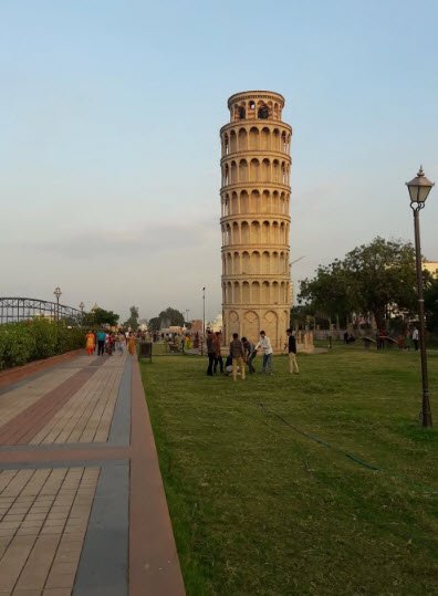 Sculpture Of Leaning Tower of Pisa Seven Wonders Of Kota, Kota, Rajasthan - Vushii.com